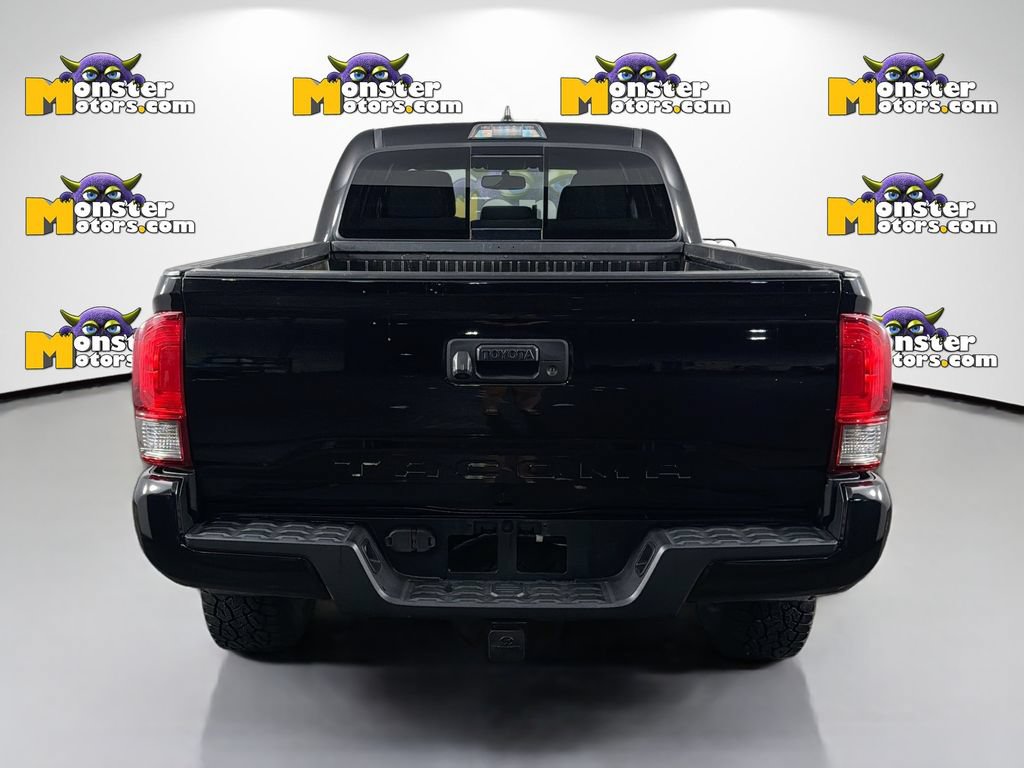 Used 2017 Toyota Tacoma TRD Sport AWD/4WD image 6