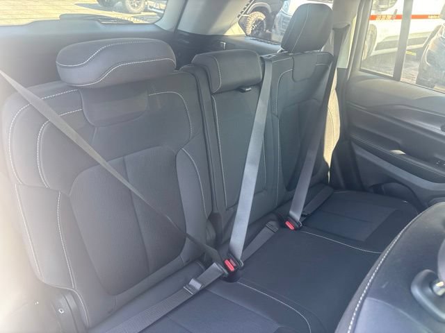 Used 2023 Jeep Grand Cherokee Laredo AWD/4WD image 24
