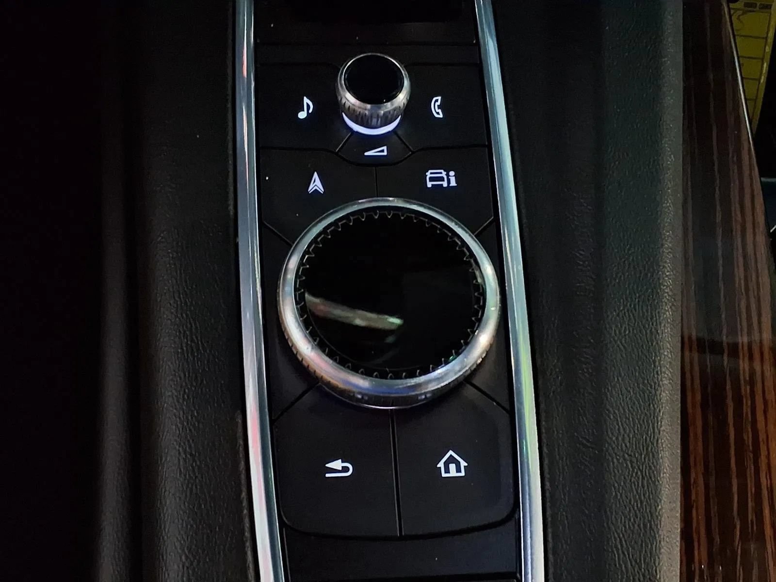 Used 2021 Cadillac Escalade ESV Premium Luxury w/ Driver Assist Tech Package AWD/4WD image 24