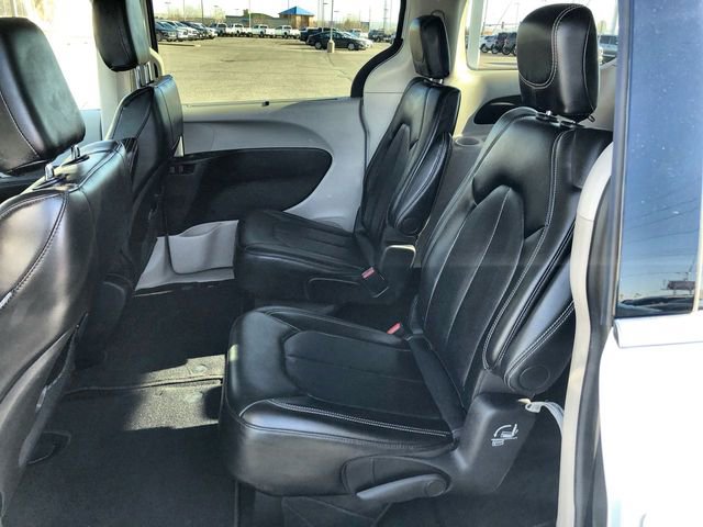 Used 2024 Chrysler Pacifica Touring-L image 21