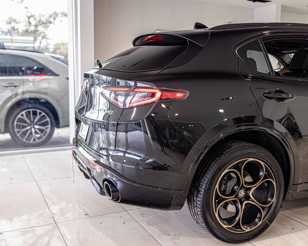 New 2025 Alfa Romeo Stelvio Sprint image 12