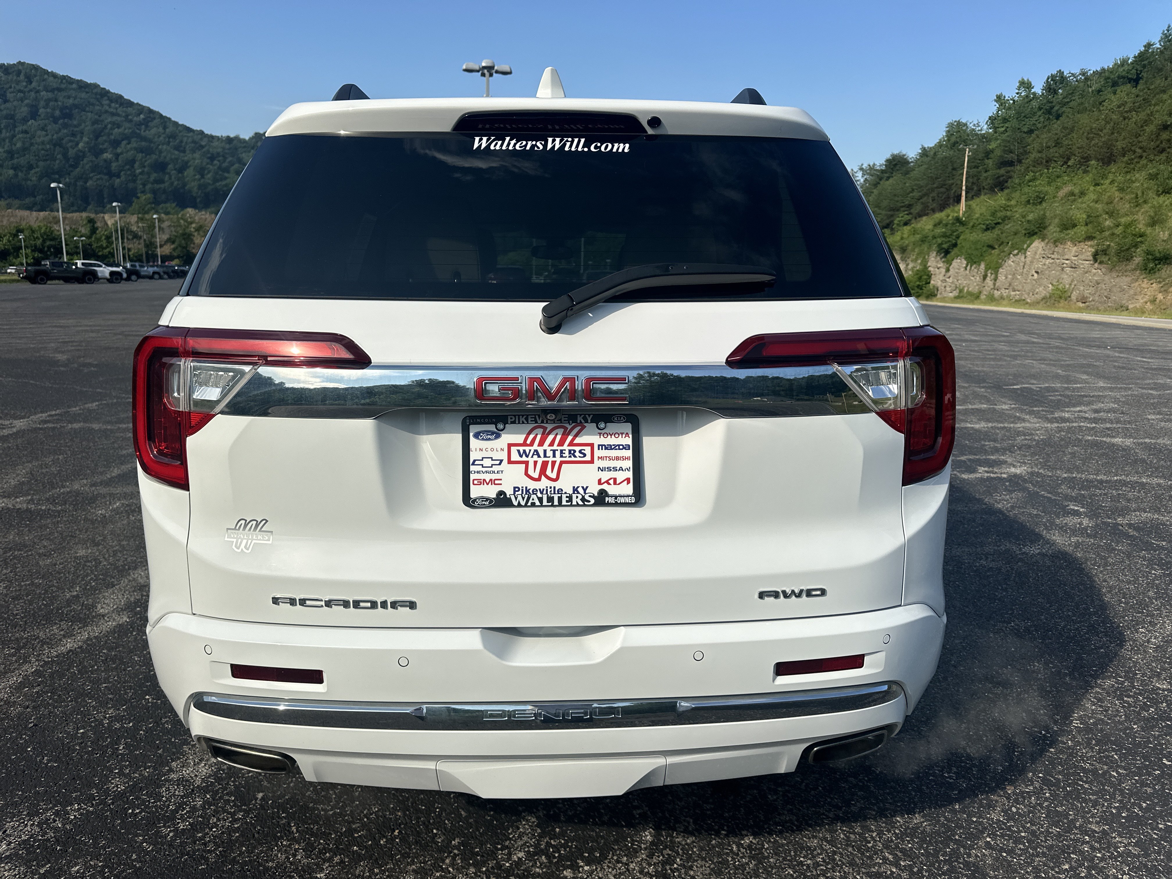 Used 2023 GMC Acadia Denali AWD/4WD image 3