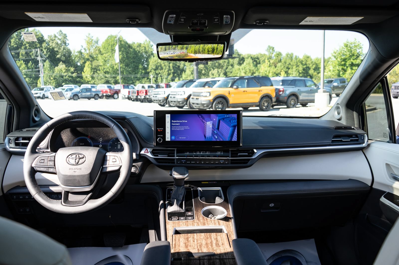 Used 2025 Toyota Sienna Platinum AWD/4WD image 20