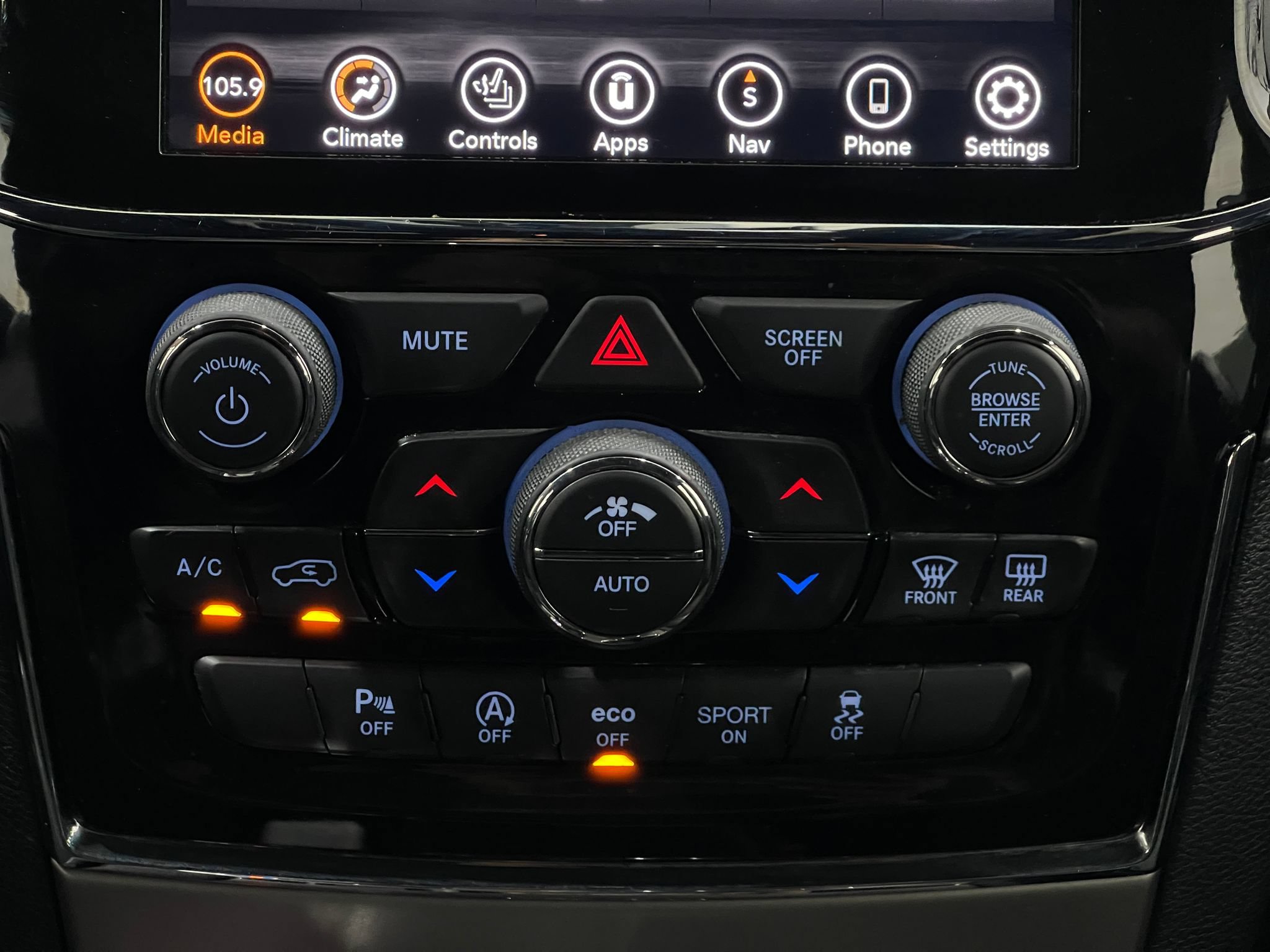 Used 2021 Jeep Grand Cherokee Laredo X AWD/4WD image 24
