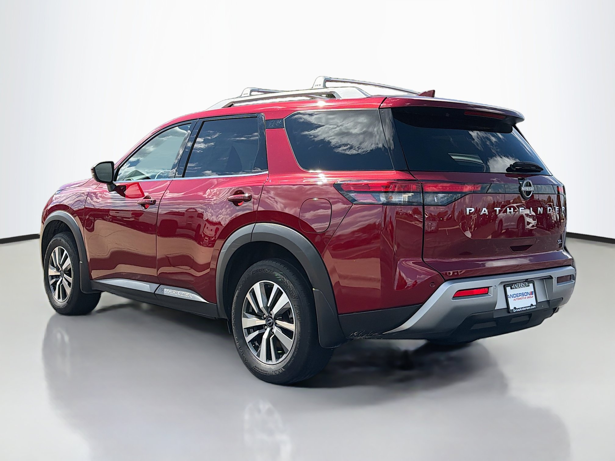 Used 2024 Nissan Pathfinder SL FWD image 15