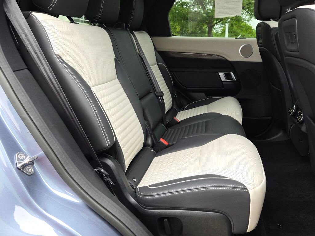 Used 2023 Land Rover Discovery HSE R-Dynamic image 9