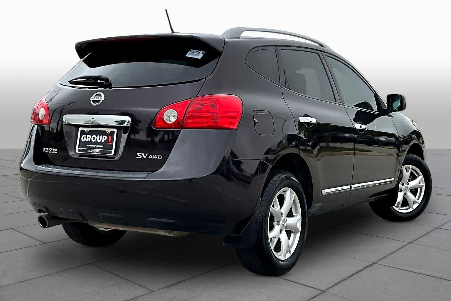Used 2011 Nissan Rogue SV w/ Premium Pkg image 12