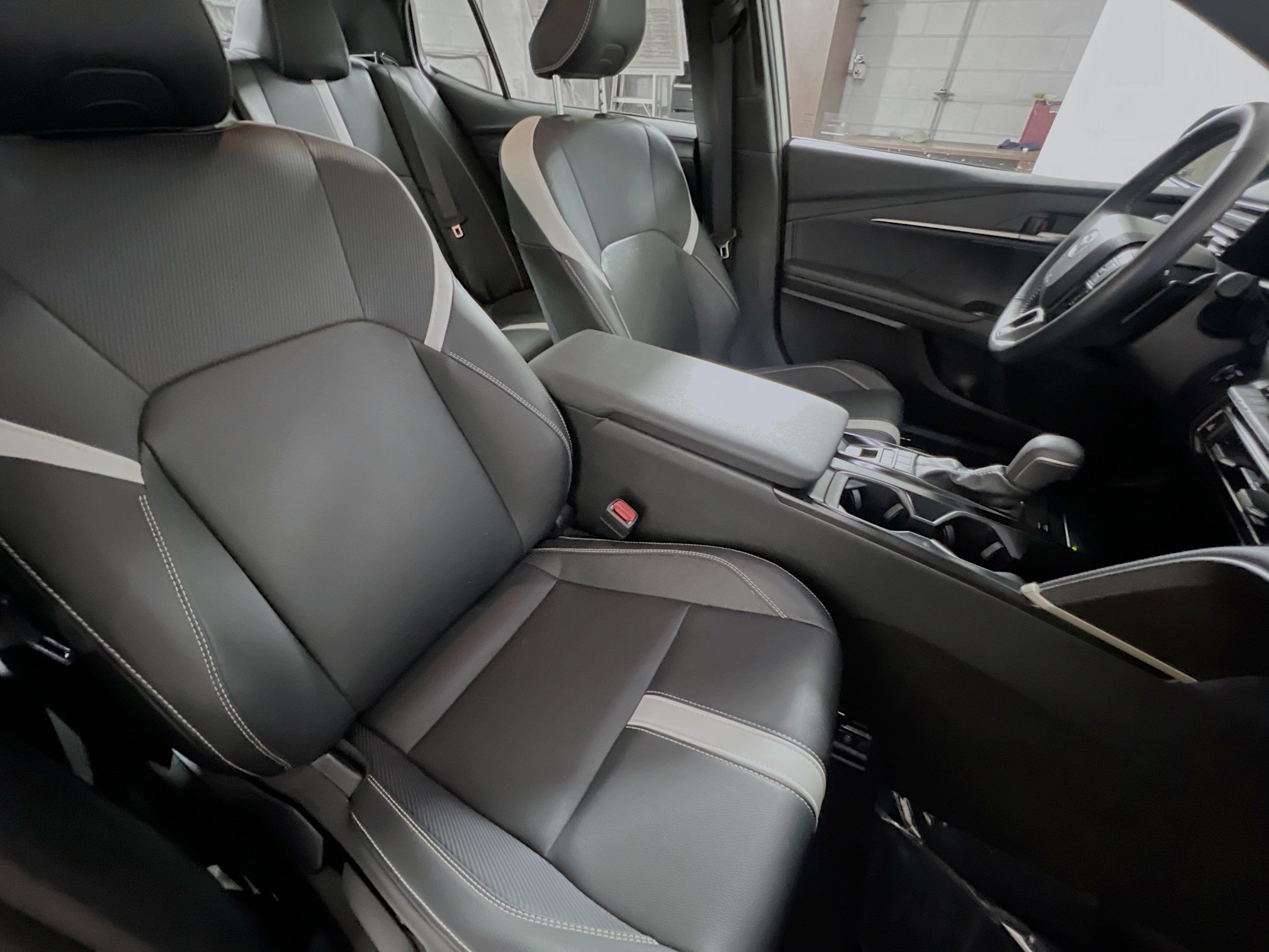 Used 2025 Toyota Camry SE FWD image 31