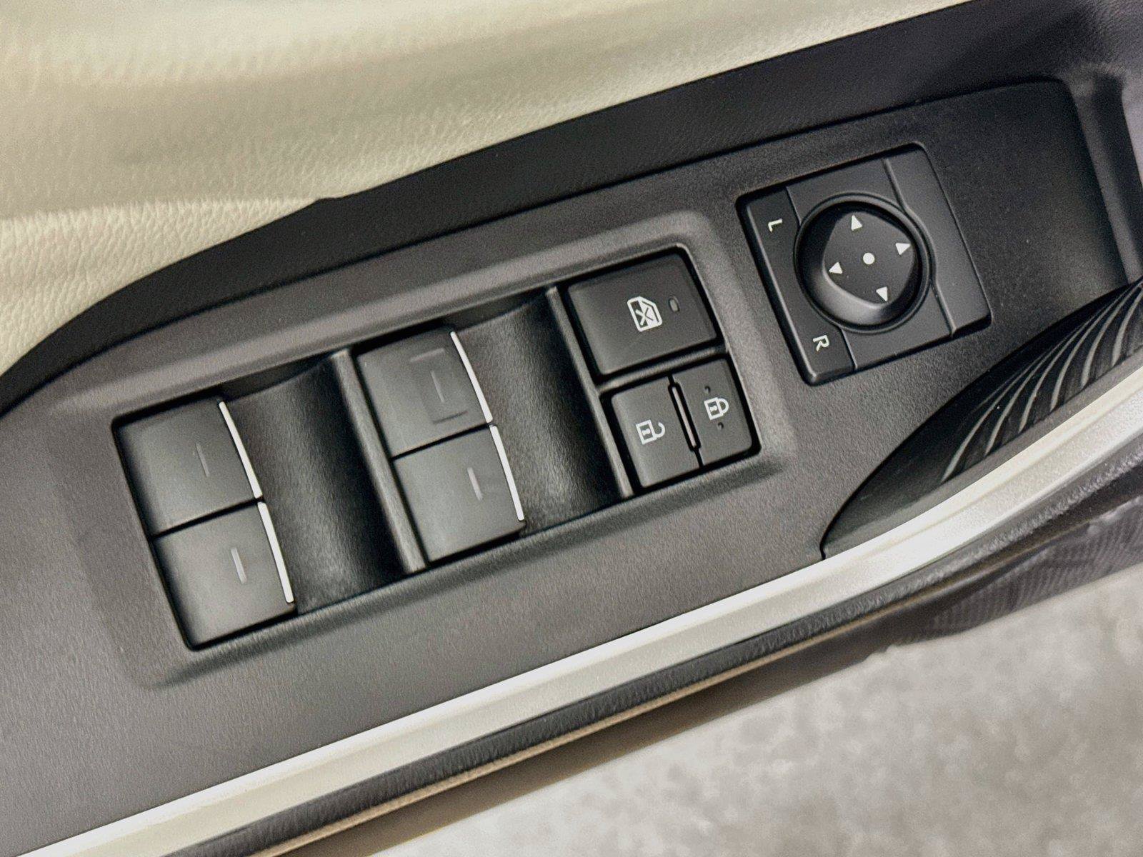Used 2025 Toyota RAV4 XLE AWD/4WD image 19