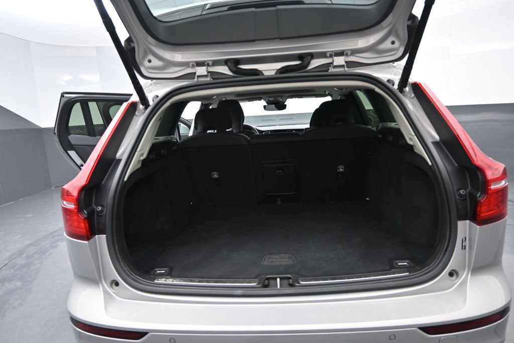 Used 2025 Volvo V60 B5 Cross Country Plus AWD/4WD image 14