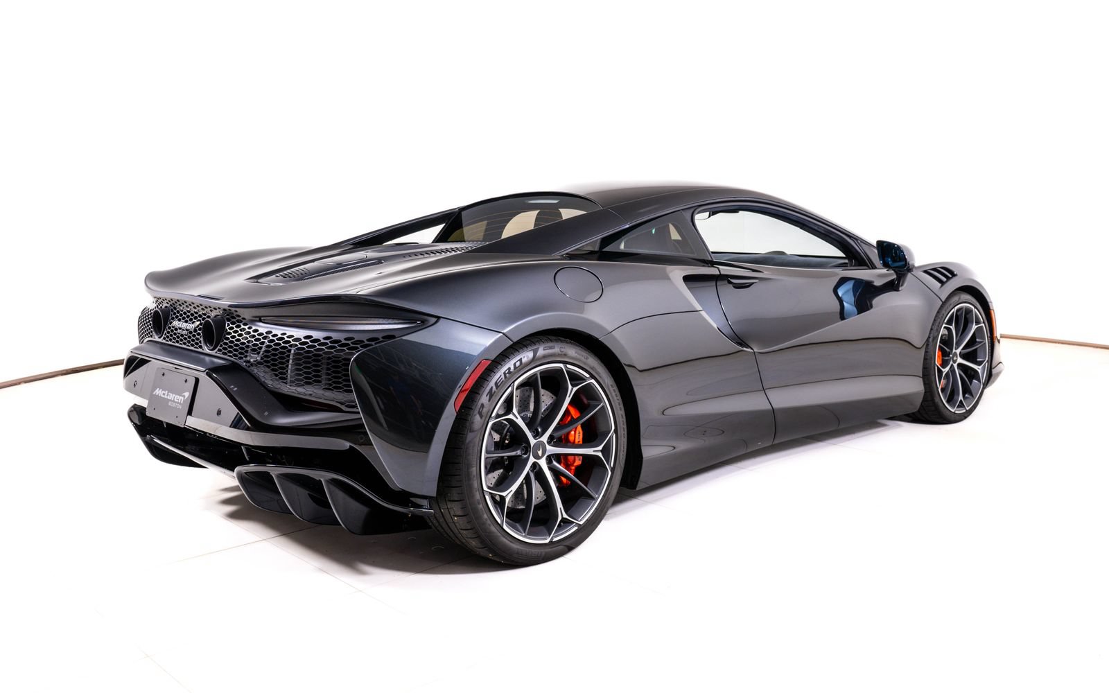 Used 2025 McLaren Artura RWD image 5