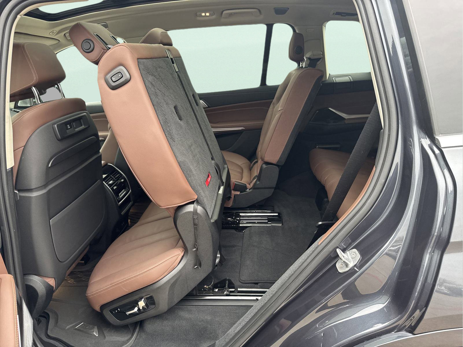 Used 2020 BMW X7 xDrive50i w/ Cold Weather Package image 12