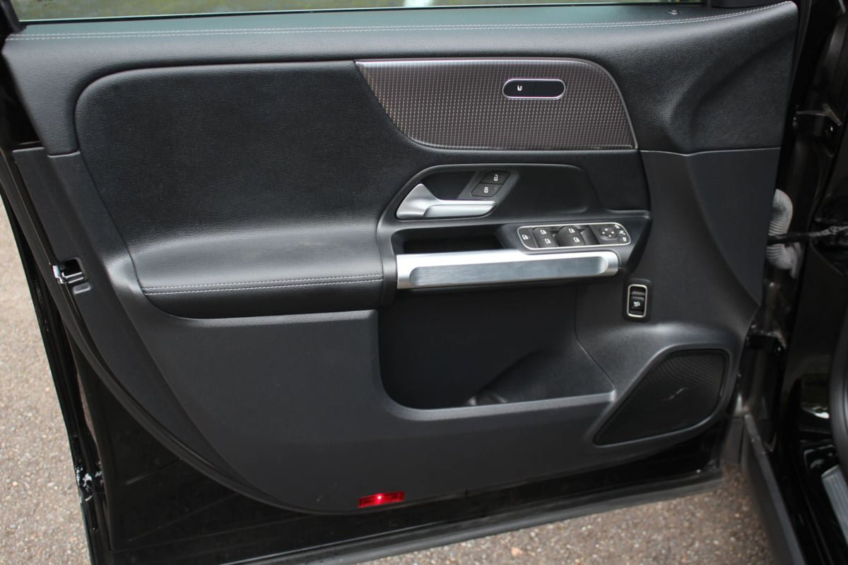 Used 2022 Mercedes-Benz EQB 300 4MATIC image 9