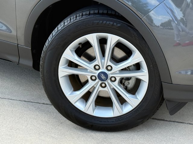 Used 2018 Ford Escape SE FWD image 2