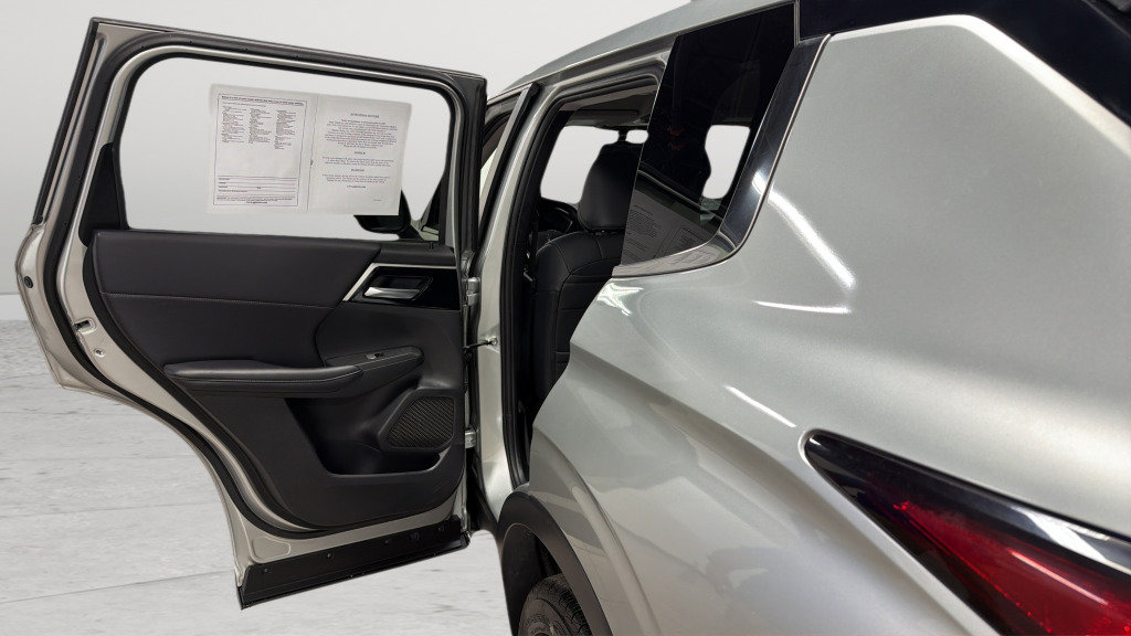 Used 2024 Mitsubishi Outlander SE Black Edition AWD/4WD image 33