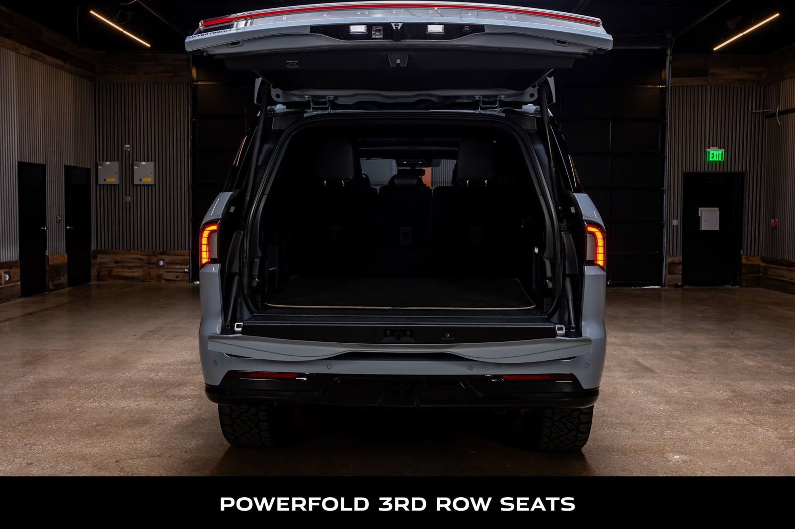 Used 2025 Lincoln Navigator L Reserve w/ Jet Appearance Package AWD/4WD image 9