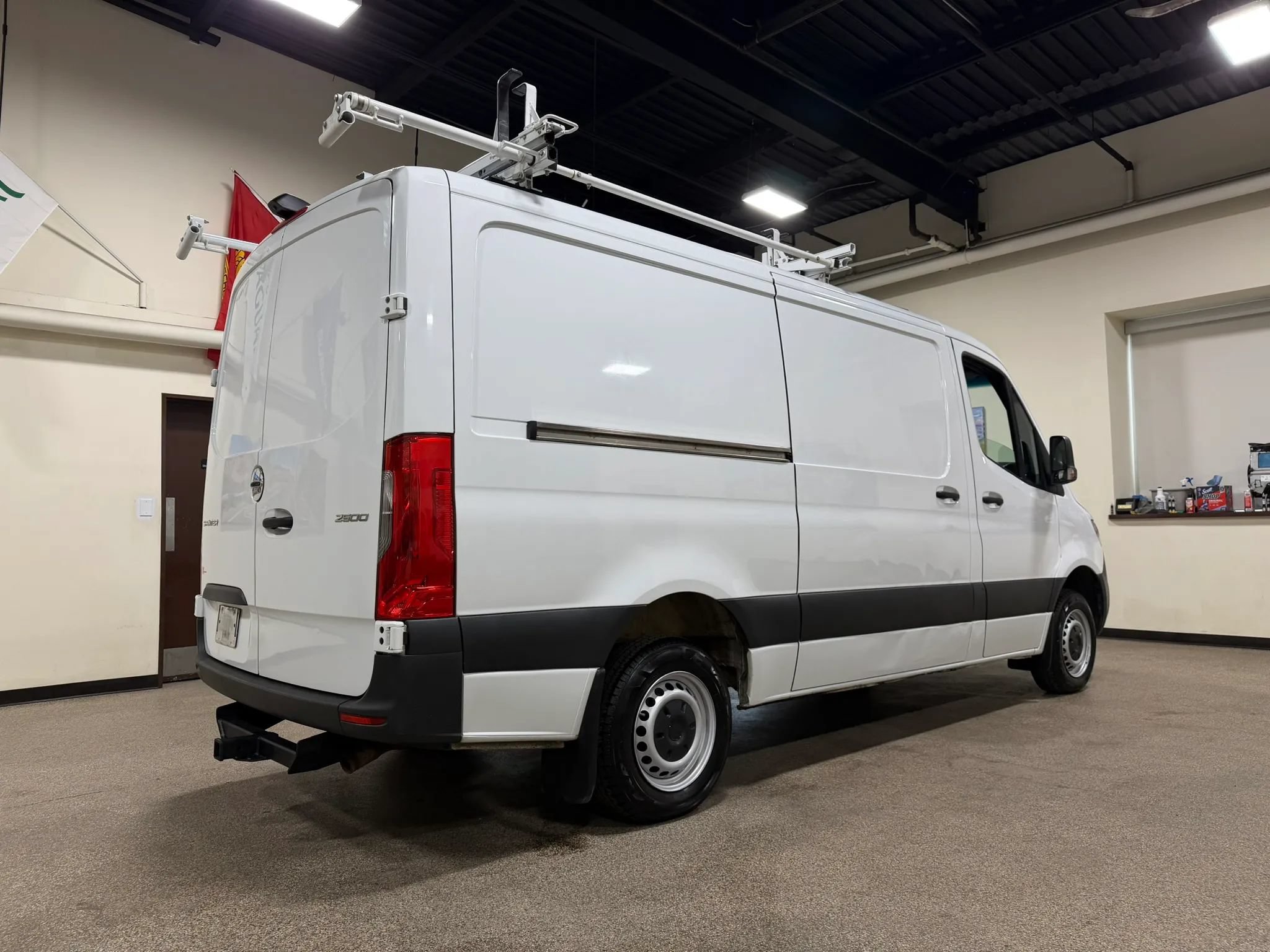 Used 2019 Freightliner Sprinter 144 RWD image 5
