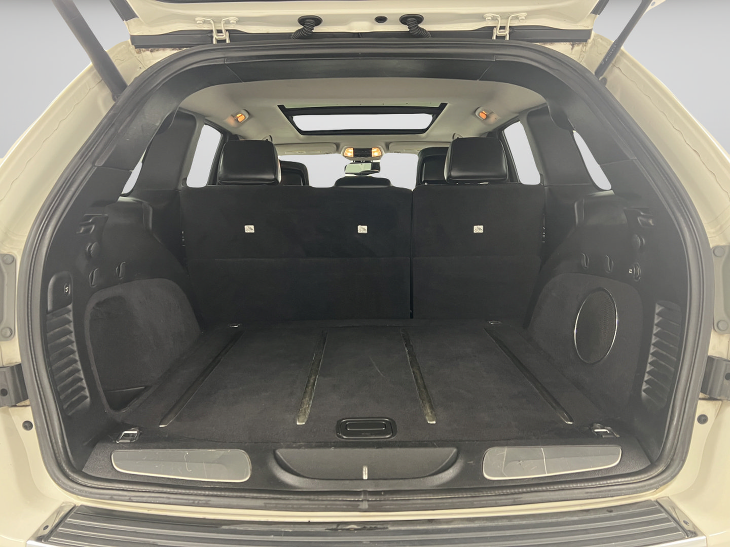 Used 2011 Jeep Grand Cherokee Overland AWD/4WD image 36
