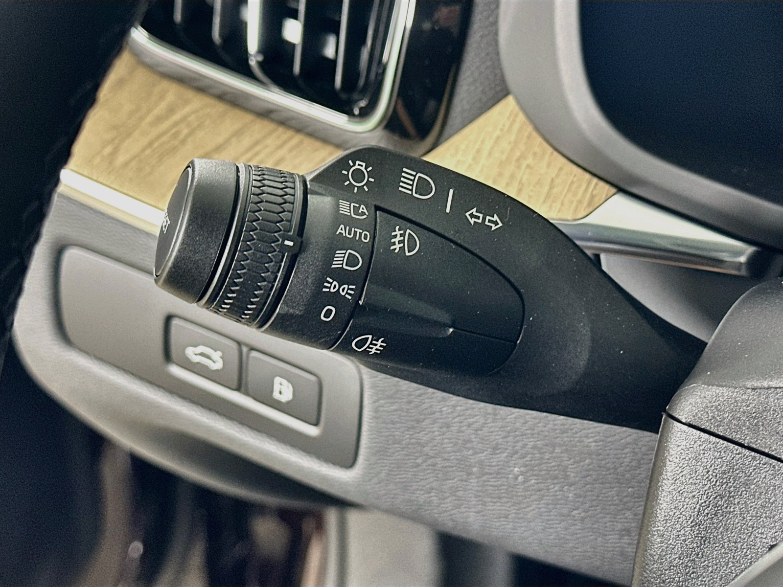 New 2026 Volvo XC60 T8 Ultra w/ Protection Package Premier AWD/4WD image 20
