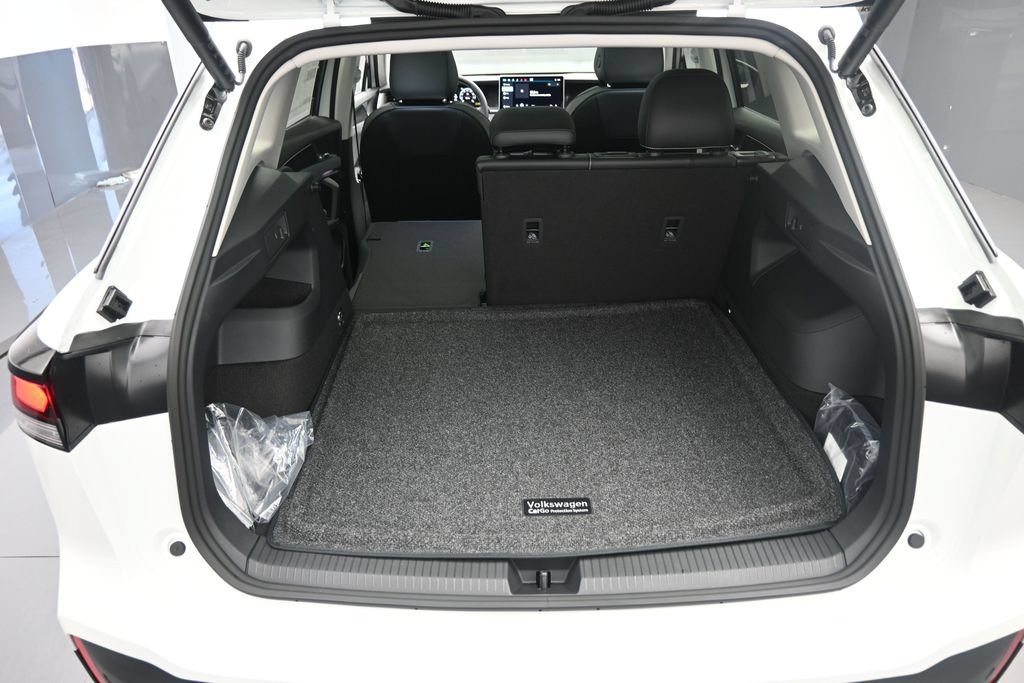 New 2026 Volkswagen Tiguan SE FWD image 24