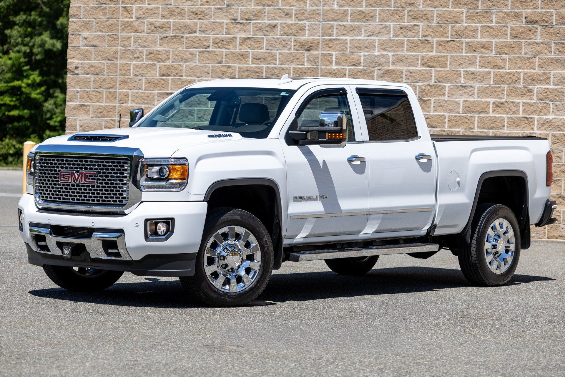 Used 2017 GMC Sierra 2500 Denali w/ Duramax Plus Package AWD/4WD image 3