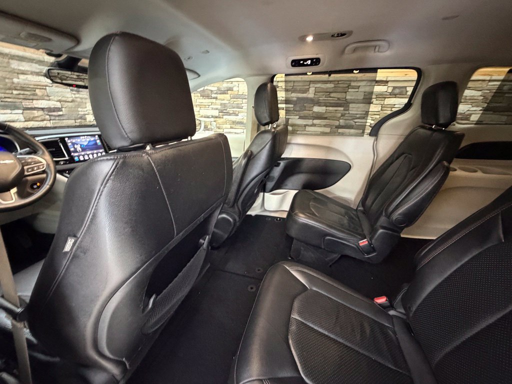 Used 2019 Chrysler Pacifica Touring-L w/ Advanced Safetytec Group FWD image 39