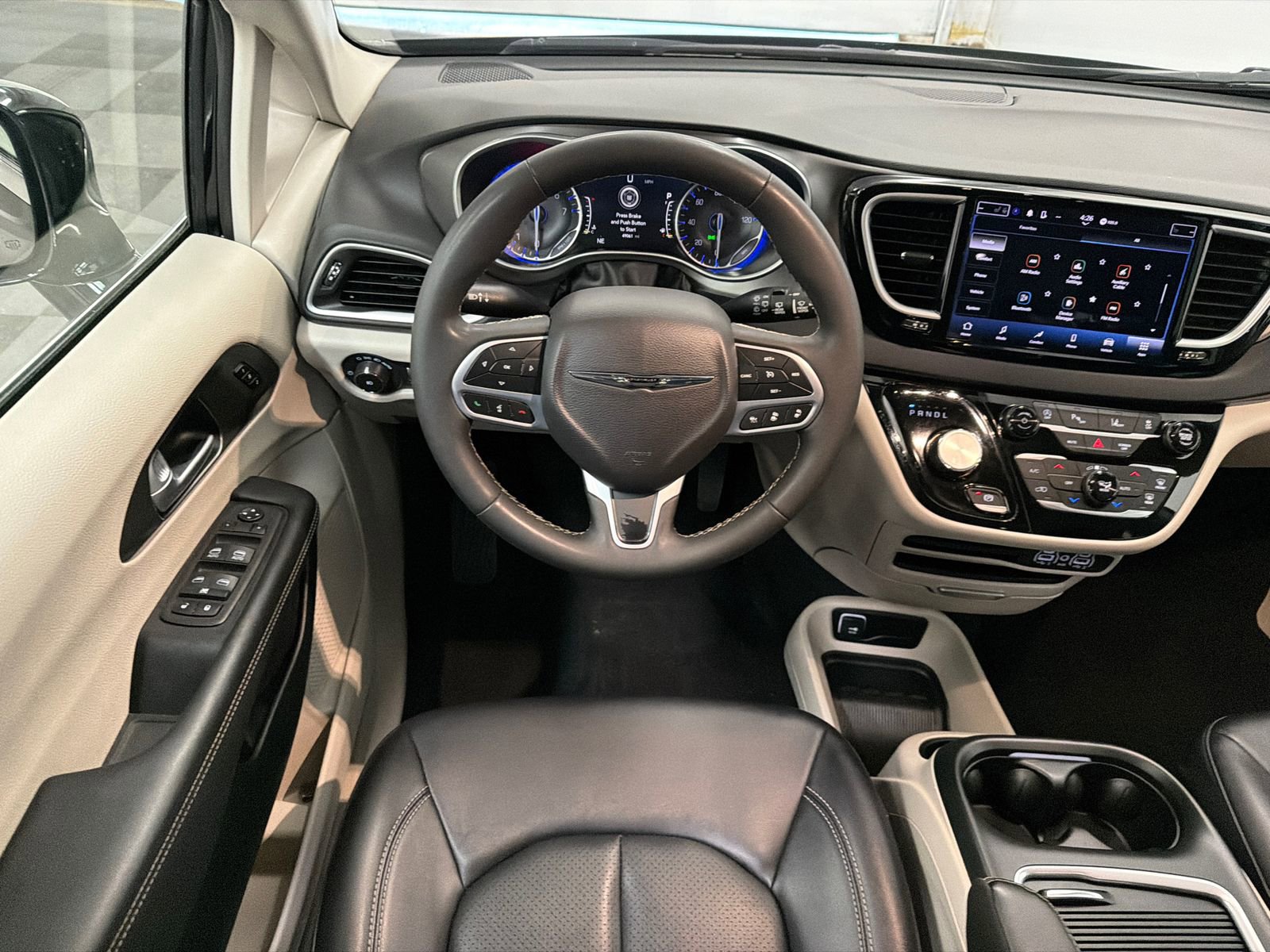 Used 2024 Chrysler Pacifica Touring-L image 22