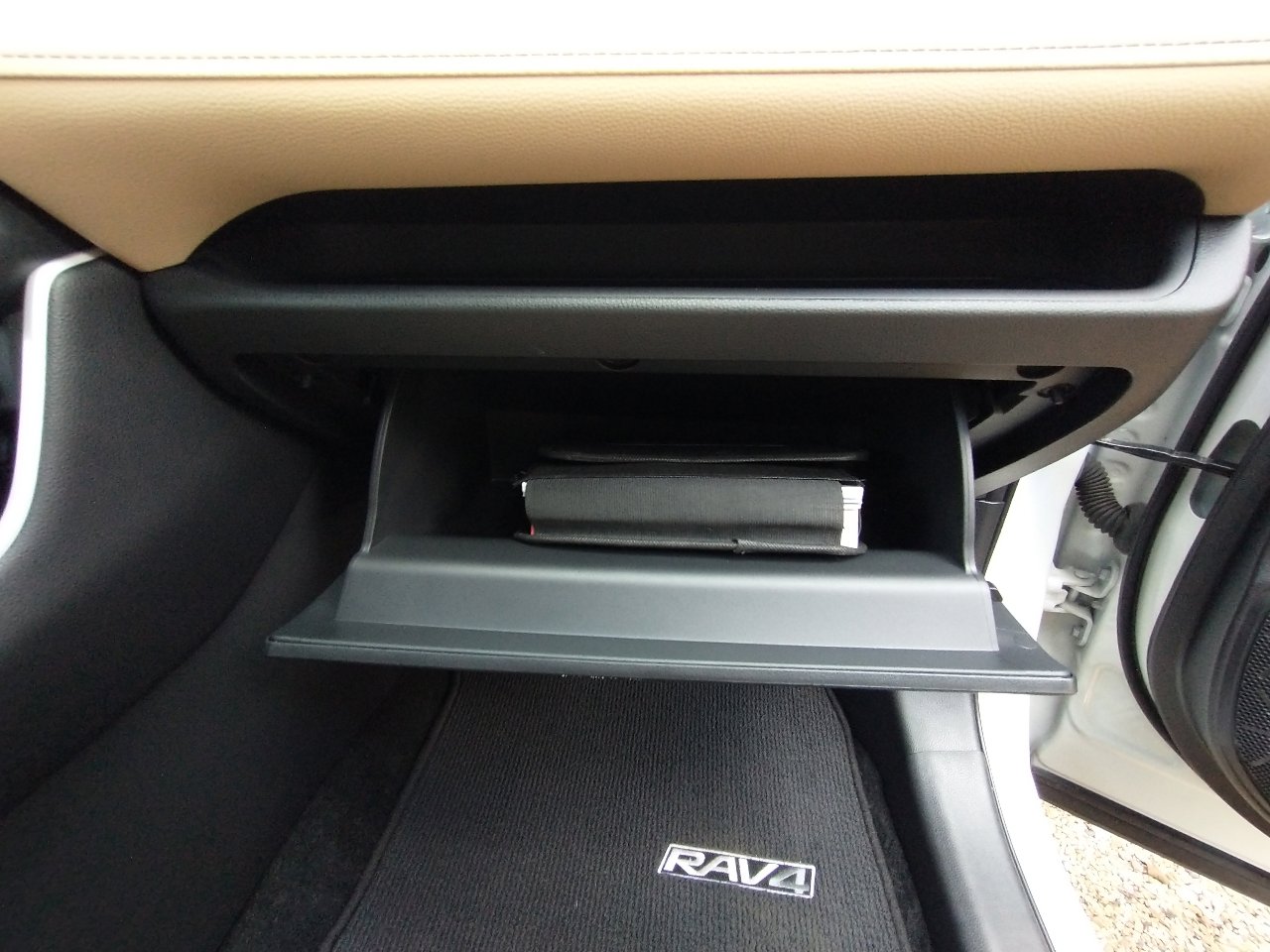 Used 2022 Toyota RAV4 XLE Premium image 62