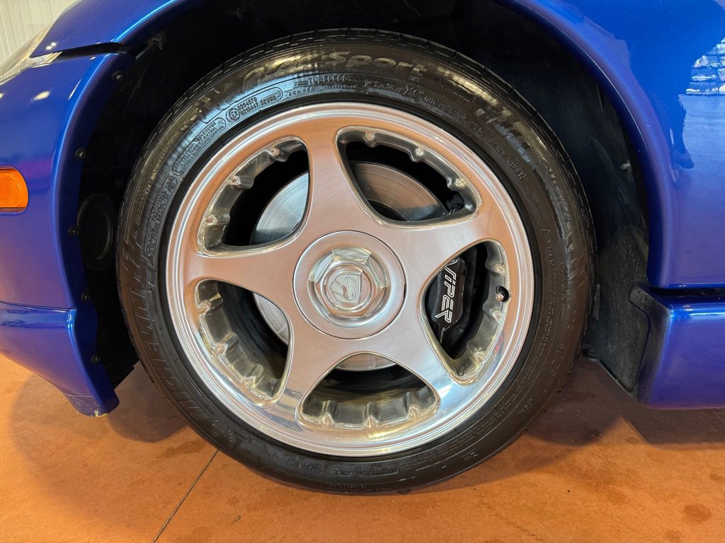 Used 1997 Dodge Viper GTS image 12