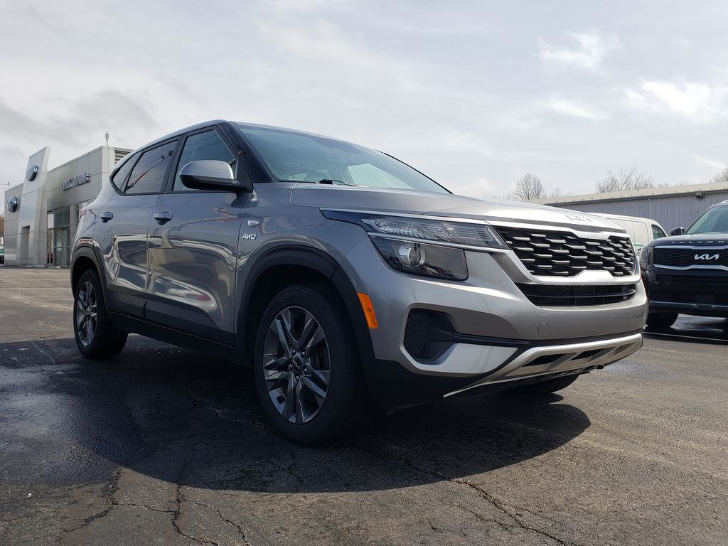 Used 2022 Kia Seltos LX image 3