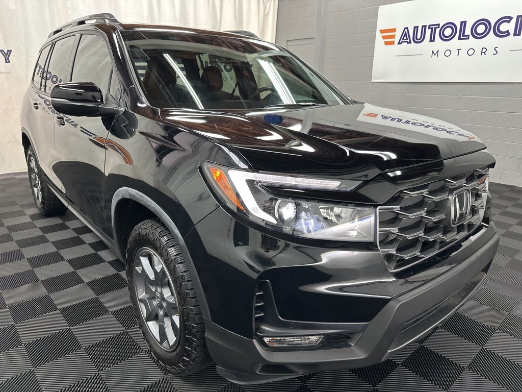 Used 2025 Honda Passport TrailSport image 3