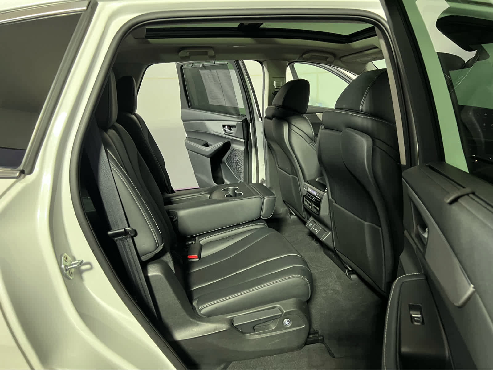 Used 2023 Acura MDX SH-AWD w/ Technology Package image 29