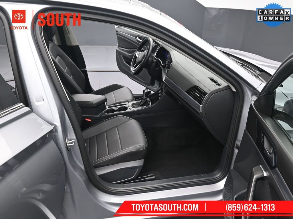 Used 2024 Volkswagen Jetta SE image 31