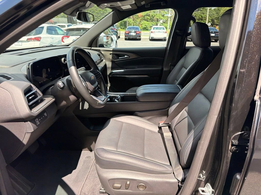 Used 2025 Chevrolet Traverse LT AWD/4WD image 10