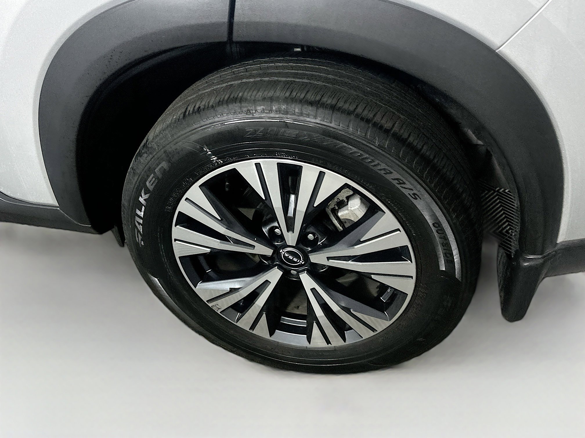 Used 2023 Nissan Rogue SV image 11