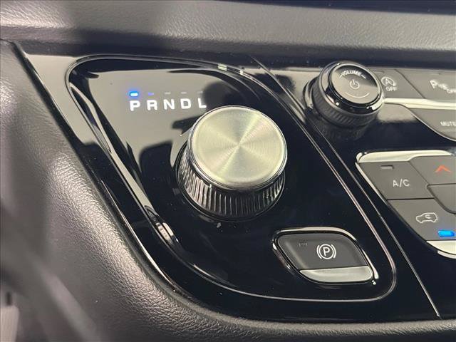 Used 2025 Chrysler Pacifica Select FWD image 30