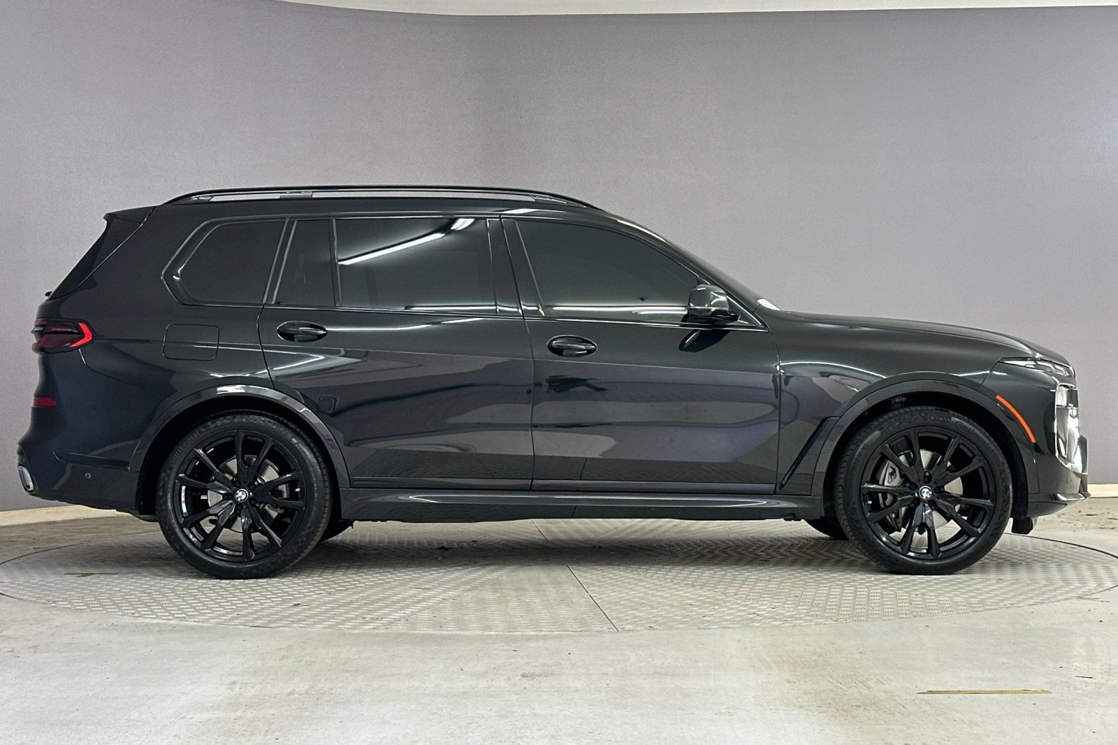 Used 2024 BMW X7 xDrive40i w/ M Sport Package image 7