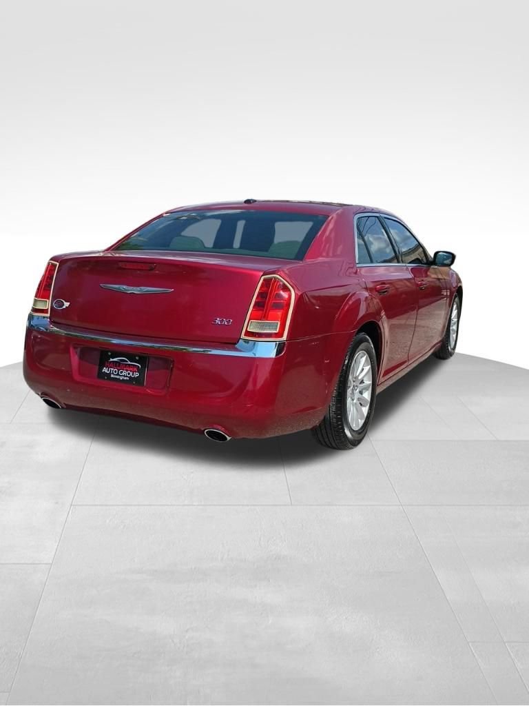 Used 2012 Chrysler 300 RWD image 3