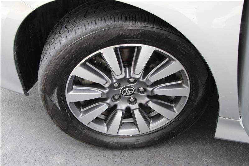 Used 2020 Toyota Sienna XLE w/ XLE Navigation Package AWD/4WD image 36