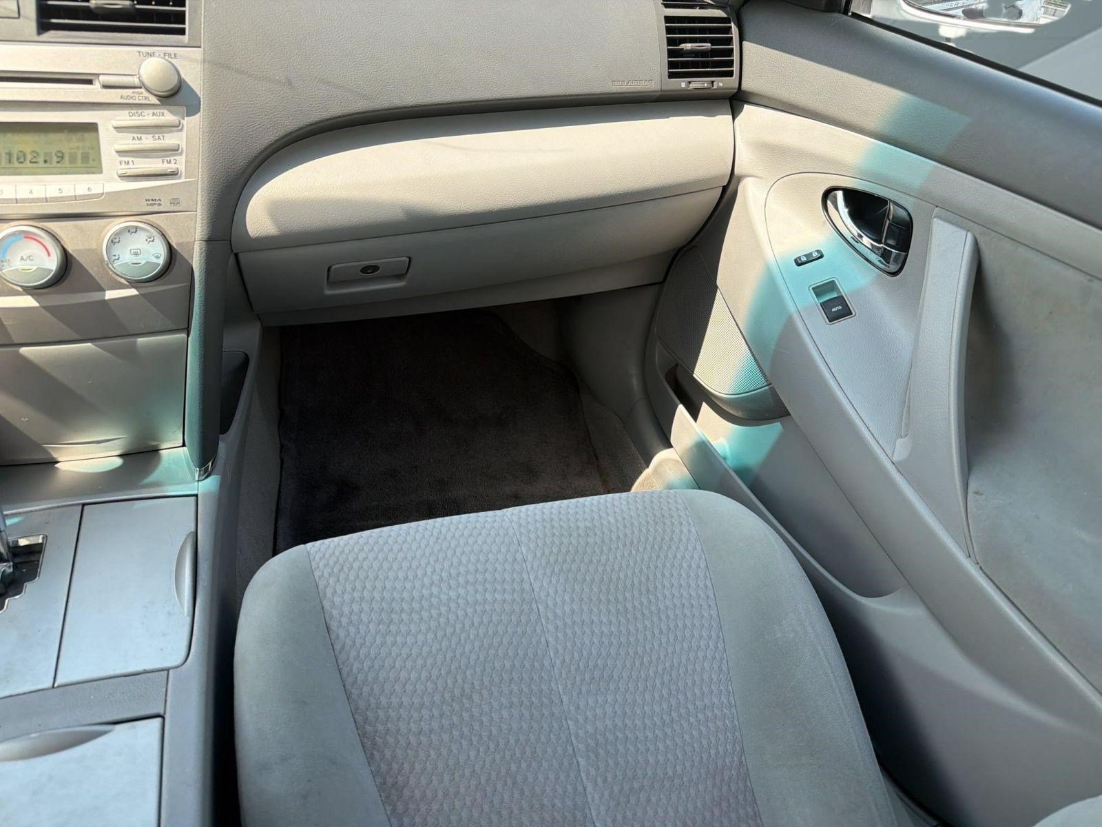 Used 2011 Toyota Camry LE FWD image 26