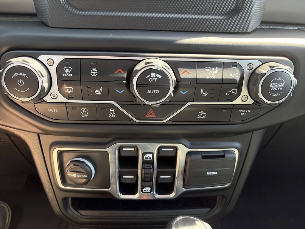 Used 2022 Jeep Wrangler Unlimited Sport AWD/4WD image 25