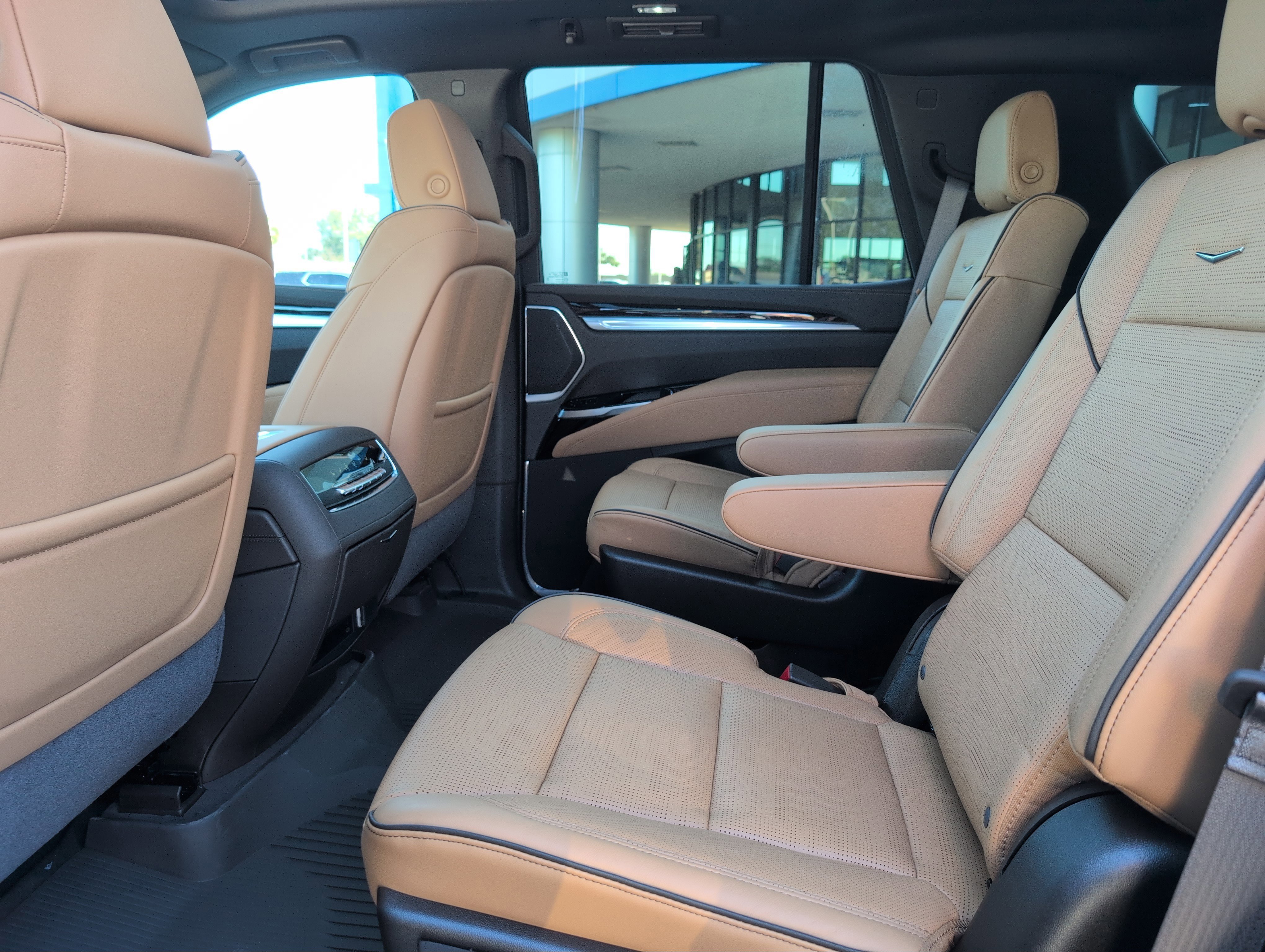 New 2026 Cadillac Escalade Luxury w/ LPO, Radiant Package image 33