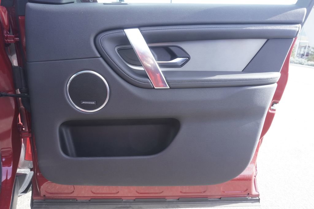 Used 2025 Land Rover Discovery Sport Dynamic SE image 21