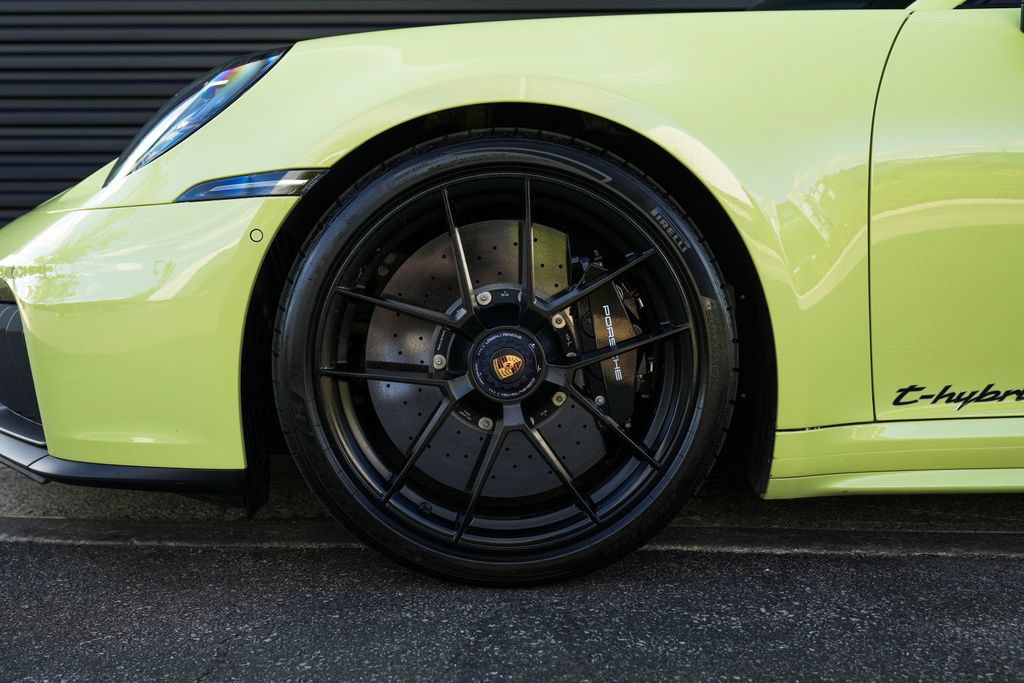 Certified 2025 Porsche 911 Carrera GTS RWD image 11