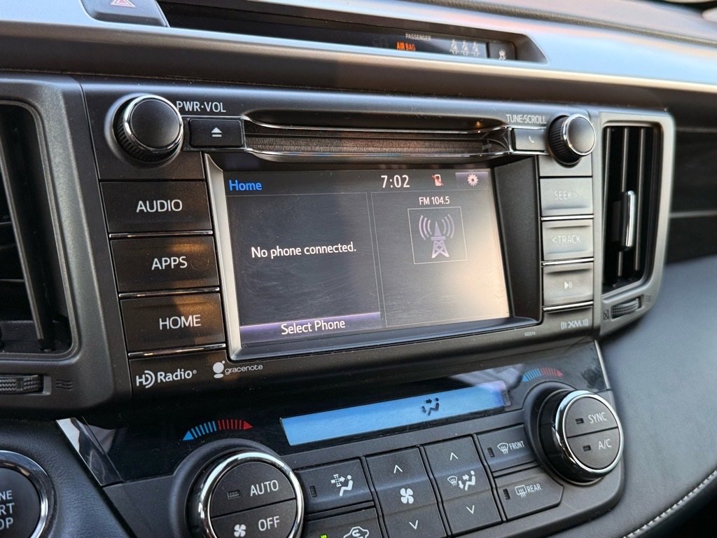 Used 2018 Toyota RAV4 XLE image 18