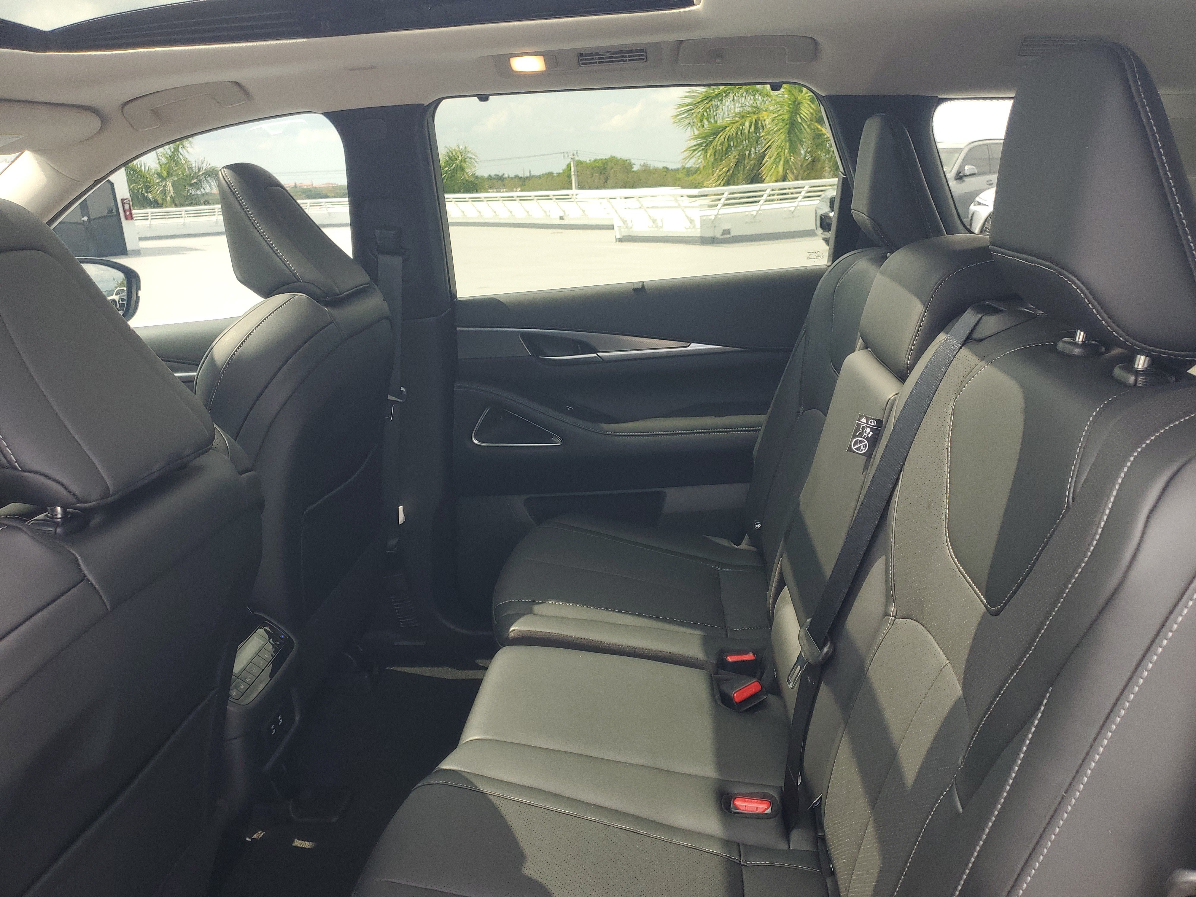 Used 2026 INFINITI QX60 Luxe w/ Cargo Package AWD/4WD image 10