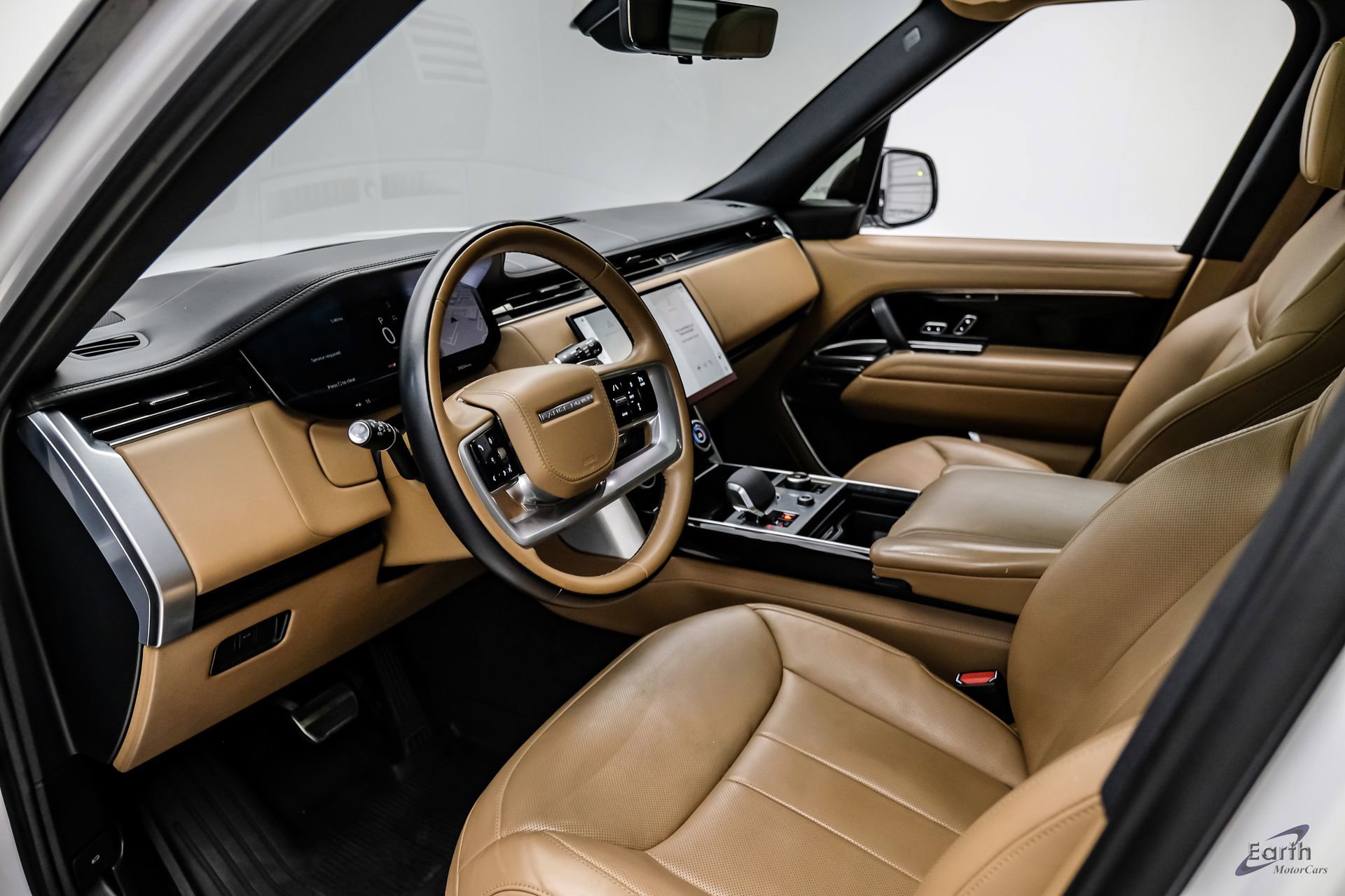 Used 2023 Land Rover Range Rover SE image 2