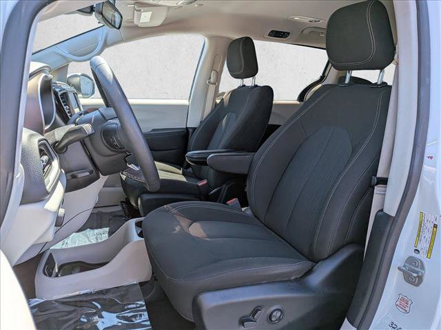 Used 2023 Chrysler Voyager LX FWD image 15