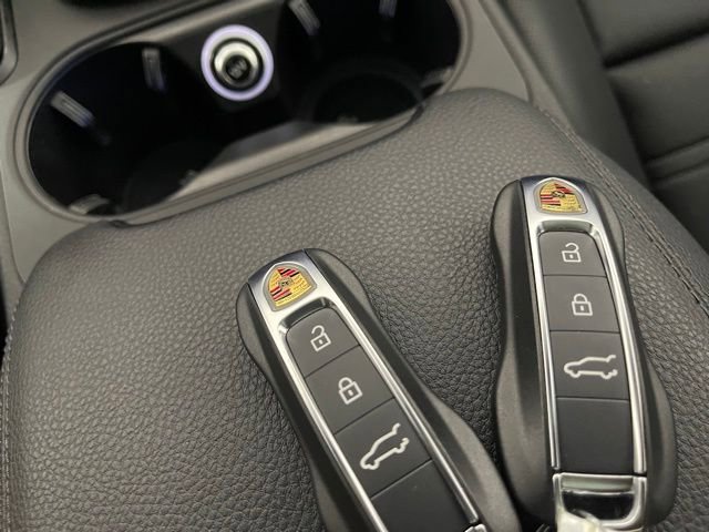 Used 2025 Porsche Cayenne E-Hybrid Coupe image 46