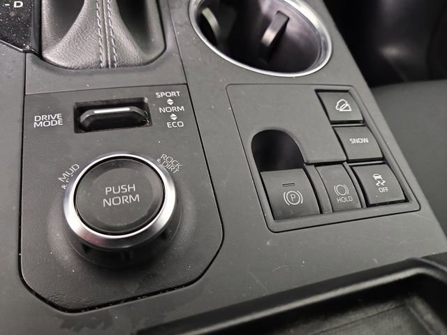 Used 2025 Toyota Highlander XSE AWD/4WD image 28